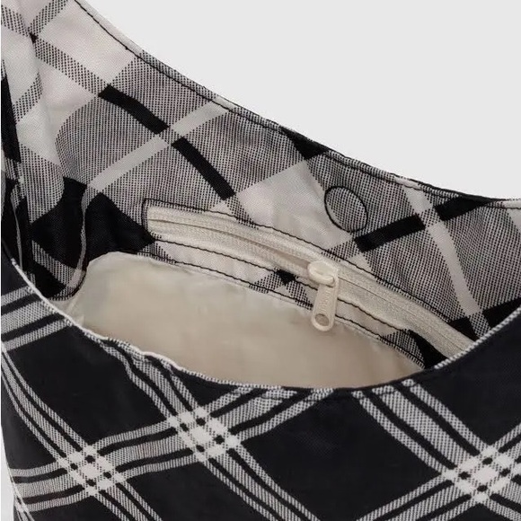 BAGGU Nylon sling bag in plaid - Picture 3 of 3